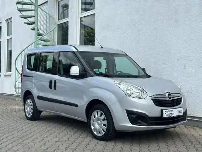 Gebraucht Opel Combo Edition 95 PS (69 kW) 2013 Silber Van / Kleinbus