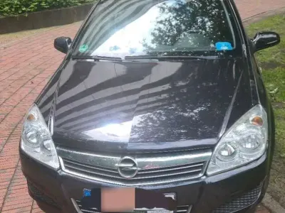 Gebraucht Opel Astra Edition 116 PS (85 kW) 2008 Schwarz Limousine