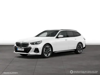 Gebraucht BMW 550e M Sport 489 PS (359 kW) 2025 Weiß Kombi