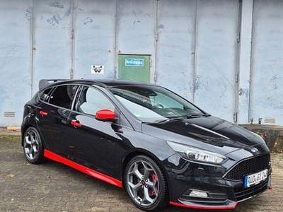 Gebraucht Ford Focus ST 250 PS (183 kW) 2015 Schwarz Limousine
