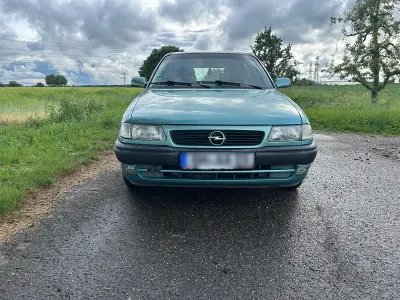 Gebraucht Opel Astra 73 PS (53 kW) 1996 Grün Kleinwagen