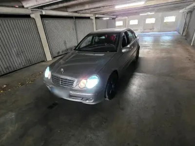 Gebraucht Mercedes 220 150 PS (110 kW) 2006 Limousine