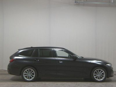 Schwarz Gebraucht 2023 BMW 318 Sport Line Kombi | 24.780 € (Guter Preis)