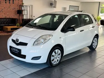 Gebraucht Toyota Yaris Cool 69 PS (50 kW) 2011 Weiß Kleinwagen