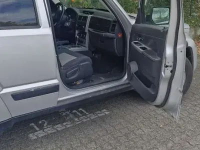 Gebraucht Jeep Cherokee Limited 177 PS (130 kW) 2010 Silber SUV