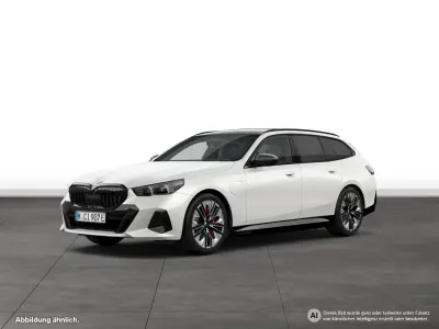 Gebraucht BMW 550e M Sport 489 PS (359 kW) 2025 Weiß Kombi
