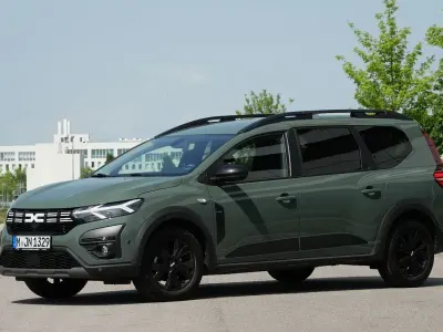Gebraucht Dacia Jogger Extreme 91 PS (66 kW) 2023 Grün Van / Kleinbus