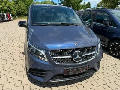 Gebraucht Mercedes V300 AMG line 237 PS (174 kW) 2023 Blau Van / Kleinbus