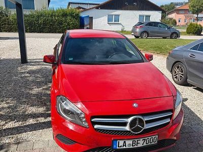 Gebraucht Mercedes A180 Urban 122 PS (89 kW) 2013 Rot Limousine