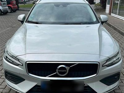 Second-hand Volvo V60 Momentum 190 CP (139 kW) 2019 Andere farben Break
