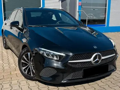 Gebraucht Mercedes A180 116 PS (85 kW) 2023 Schwarz Limousine