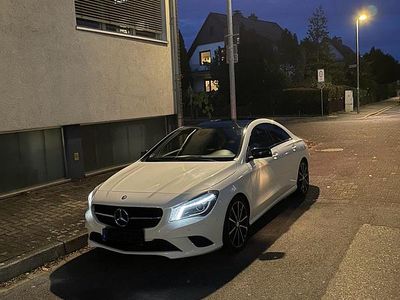 Weiß Gebraucht 2013 Mercedes CLA220 Limousine | 13.500 €