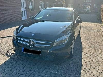 Usado Mercedes A200 Urban 136 HP (100 kW) 2014 Preto Sedan
