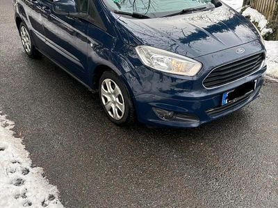 Blau Gebraucht 2015 Ford Tourneo Courier Van / Kleinbus | 3.899 €
