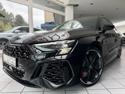 Gebraucht Audi RS3 Sport 400 PS (294 kW) 2022 Mythosschwarz Limousine