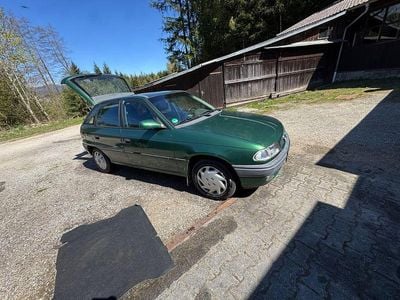 Second-hand Opel Astra 71 CP (52 kW) 1995 Verde Berlinǎ