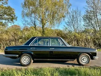 Gebraucht Mercedes E280 160 PS (117 kW) 1975 Schwarz Limousine