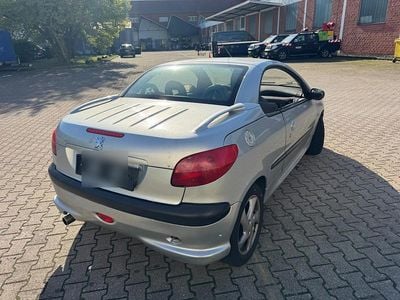 Gebraucht Peugeot 206 CC 100 PS (73 kW) 2002 Silber Cabrio