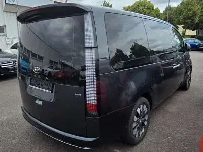 Gebraucht Hyundai Staria Signature 177 PS (130 kW) 2023 Schwarz Van / Kleinbus
