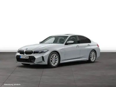 Gebraucht BMW 330e 292 PS (214 kW) 2025 Grau Limousine