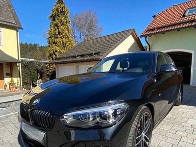 Gebraucht BMW 118 M Sport 136 PS (100 kW) 2019 Schwarz Kleinwagen