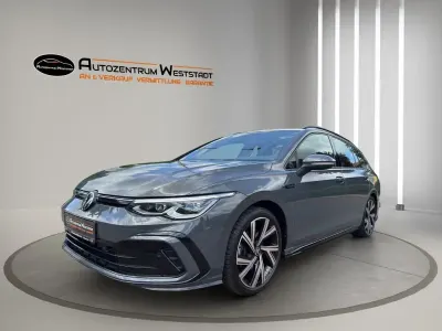 Gebraucht VW Golf VIII R-line 150 PS (110 kW) 2023 Delfingrau Kombi