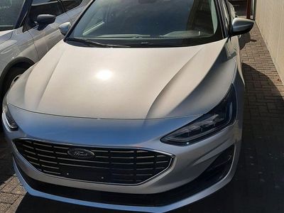Gebraucht Ford Focus Titanium 125 PS (91 kW) 2024 Silber Kombi