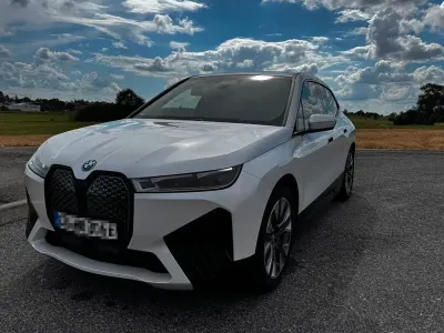 Gebraucht BMW iX Performance 239 kW (326 PS) 2024 Schwarz SUV
