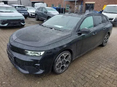 Gebraucht Opel Astra Ultimate 181 PS (133 kW) 2024 Lackierung schwarz perla nera/typ aussenverkleidung metallic perlmutt Kleinwagen