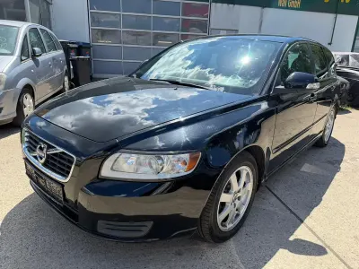 Gebraucht Volvo V50 Drive Kinetic 109 PS (80 kW) 2010 Schwarz Kombi