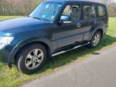 Usata Mitsubishi Pajero 200 CV (147 kW) 2011 Verde SUV