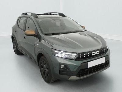 Neu Dacia Sandero 122 PS (89 kW) 2026 Vert cedre Limousine