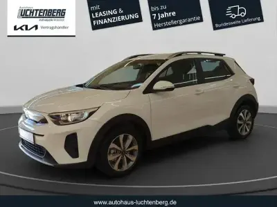 Używany Kia Stonic Vision 101 KM (74 kW) 2024 Biały SUV