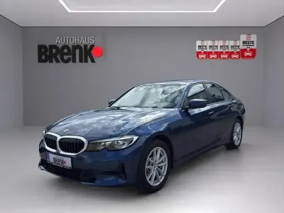 Usata BMW 330e Advantage 184 CV (135 kW) 2020 Blu Berlina