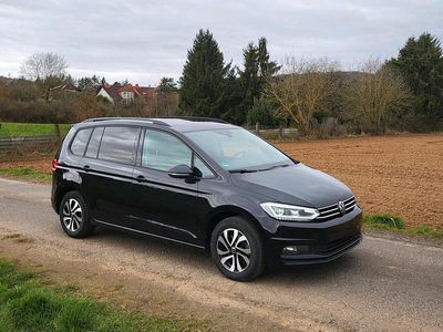 Gebraucht VW Touran 150 PS (110 kW) 2023 Schwarz Van / Kleinbus