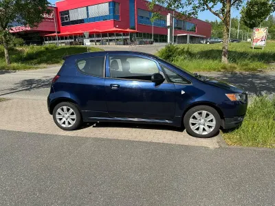 Gebraucht Mitsubishi Colt Intense 95 PS (69 kW) 2011 Blau Kleinwagen