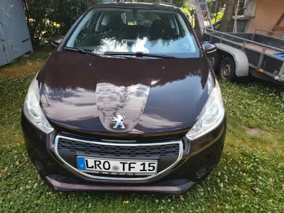 Gebraucht Peugeot 208 Active 68 PS (50 kW) 2013 Braun Kleinwagen
