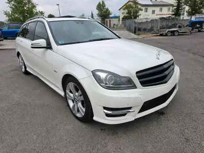 Używany Mercedes C250 AMG line 204 KM (150 kW) 2011 Biały Kombi