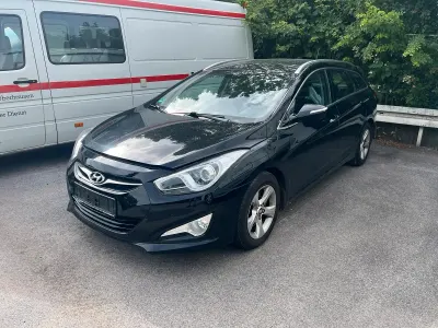 Gebraucht Hyundai i40 Style 136 PS (100 kW) 2012 Schwarz Kombi