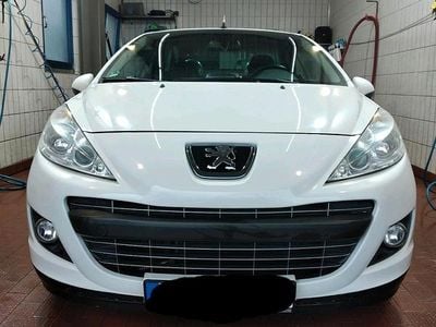 Weiß Gebraucht 2011 Peugeot 207 Cabrio | 4.899 €