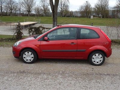 Gebraucht Ford Fiesta Ambiente 80 PS (58 kW) 2007 Rot Kleinwagen