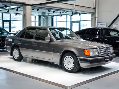 Gebraucht Mercedes 230 Sportline 132 PS (97 kW) 1990 Grau Limousine