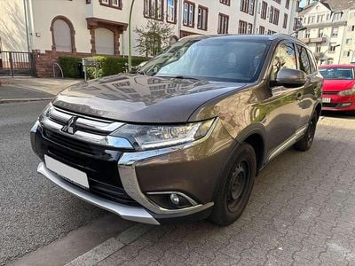 Braun Gebraucht 2016 Mitsubishi Outlander Plus SUV | 12.800 € (Etwas zu teuer)