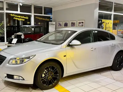 Gebraucht Opel Insignia Edition 140 PS (102 kW) 2008 Argon silber/ice silver (m2) Limousine