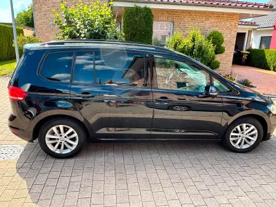 Gebraucht VW Touran Comfortline 110 PS (80 kW) 2015 Schwarz Van / Kleinbus