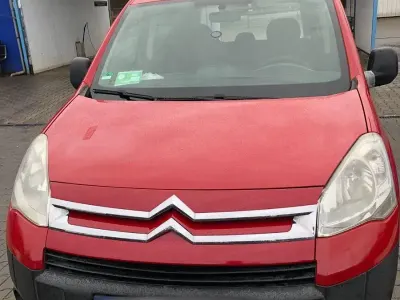 Gebraucht Citroën Berlingo Attraction 75 PS (55 kW) 2011 Rot Van / Kleinbus