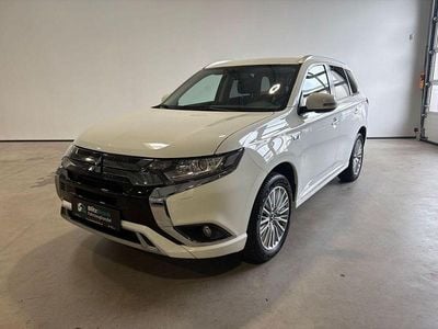 Weiß Gebraucht 2020 Mitsubishi Outlander P-HEV Basis SUV | 18.990 € (Guter Preis)
