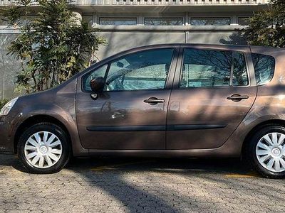 Usado Renault Modus 103 HP (75 kW) 2012 Castanho Monovolume