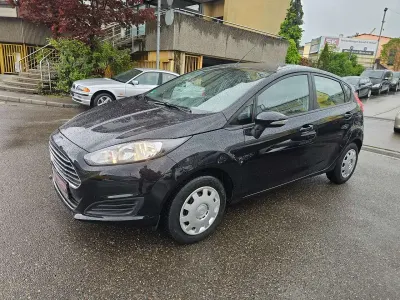 Gebraucht Ford Fiesta Trend 82 PS (60 kW) 2014 Pantherschwarz metallic Kleinwagen