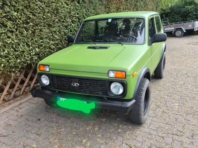 Gebraucht Lada niva 83 PS (61 kW) 2011 Grün SUV